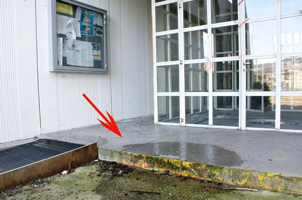 Este 07/03/2015 vandali all'interno della scuola ZANCHI nella foto : gli atti di vandalismo ph zangirolami