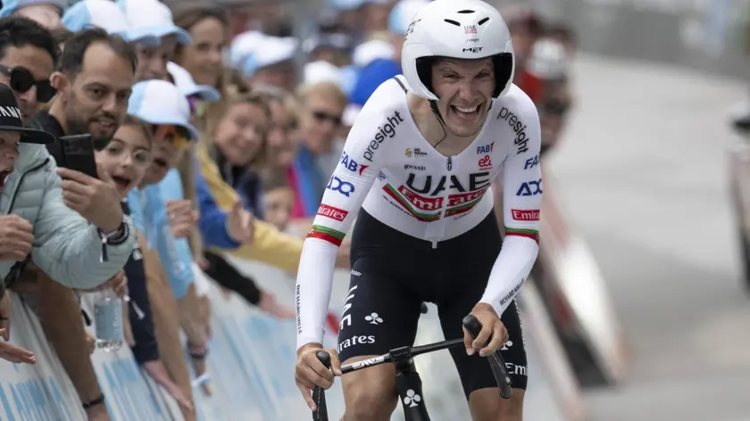 epa11415624 Joao Almeida from Portugal of UAE Team Emirates in action during the Tour de Suisse's eighth stage, a 15.7km Indovidual Time Trial (ITT) from Aige to Villars-sur-Ollon, Switzerland, 16 June 2024. EPA/GIAN EHRENZELLER