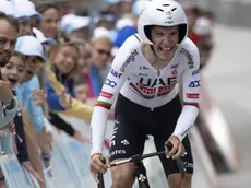 epa11415624 Joao Almeida from Portugal of UAE Team Emirates in action during the Tour de Suisse's eighth stage, a 15.7km Indovidual Time Trial (ITT) from Aige to Villars-sur-Ollon, Switzerland, 16 June 2024. EPA/GIAN EHRENZELLER