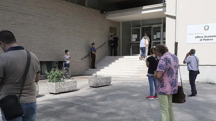 TOME' - AGENZIA BIANCHI - PADOVA - OPERATORI SCOLASTICI IN PROVVEDITORATO