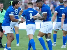 Capuozzo e Ioane festeggiano dopo la terza meta al Giappone