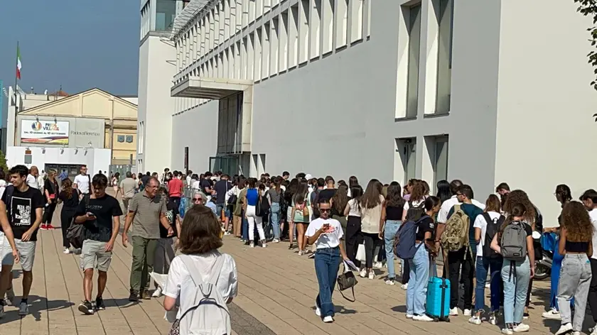 I candidati in Fiera in attesa del via ai test (Agenzia Bianchi)