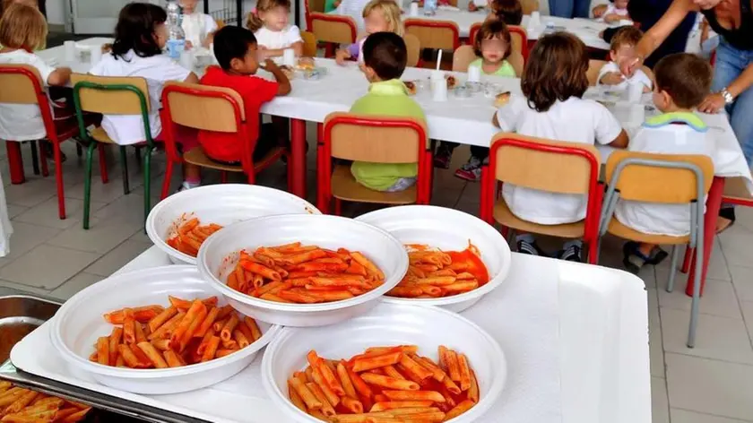 Bari - Inaugurazione del Servizio di Referezione Scolastica nella città di Bari con Fabio Losito ''IO MANGIO A SCUOLA'' AL XXlll Circolo Didattico Scuola Primaria dell'Infanzia a Poggiofranco