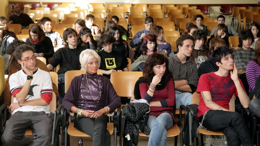 La preside del liceo Marchesi Antonella Visentin tra gli studenti