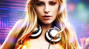 SI BALLA ANCHE IN SPIAGGIA. Fine settimana di luglio con i dj a mixare e gli aperitivi in riva al mare In alternativa, le sfilate di aspiranti miss