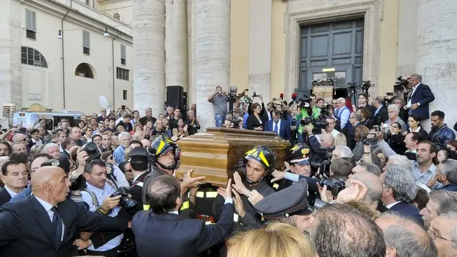 Foto LaPresse.07-10-2013 Roma.Cronaca.Piazza del Popolo, funerali di Giuliano Gemma.