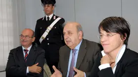 Da sinistra, il generale dei Ros Giampaolo Ganzer il procuratore Vittorio Borraccetti e il pm Paola Tonini