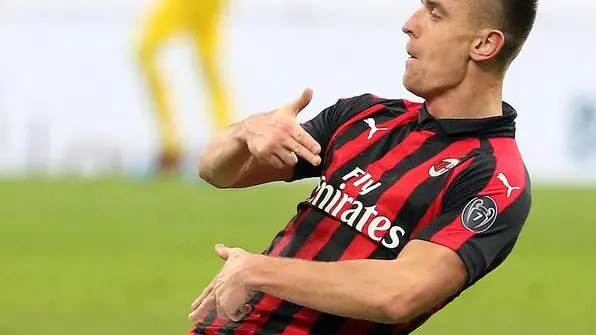 Milan's Krzysztof Piatek jubilates after scoring his second goal during the Italy Cup quarter-finals soccer match AC Milan vs SSC Napoli at the Giuseppe Meazza stadium in Milan, Italy, 29 January 2019. ANSA/MATTEO BAZZI