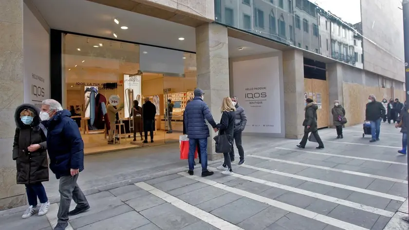 TOME -AGENZIA BIANCHI-PADOVA - NUOVO NEGOZIO IQOS ALLA RINASCENTE