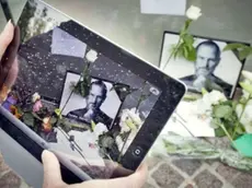 Una foto in memoria di Steve Jobs scattata con l’iPad