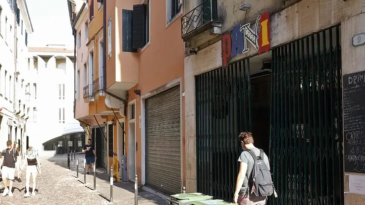 TOME' - AGENZIA BIANCHI - PADOVA - LOCALE VIA MARSALA 9