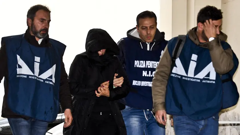 Una della quattro donne, legate da parentela con il boss dei casalesi Michele Zagaria, arrestate dagli uomini del Centro Operativo Dia di Napoli e dal Nucleo Investigativo Centrale della Polizia Penitenziaria perché ritenute responsabili di essere destinatarie di risorse del clan riservate al pagamento dello "stipendio" mensile agli affiliati, a Napoli, 13 dicembre 2017..ANSA / CIRO FUSCO