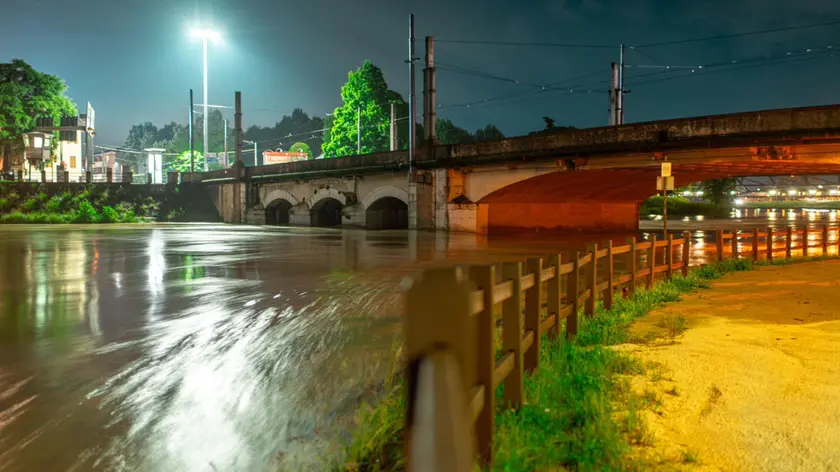Il passaggio della piena del Bacchiglione a Padova, la scorsa settimana (foto Fioretto)