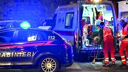 I carabinieri e i sanitari del Suem sulla scena di un incidente