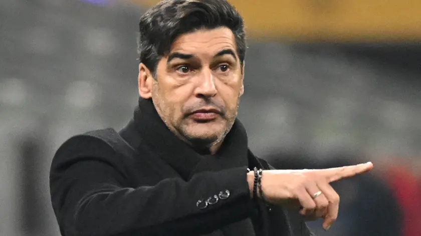 AC Milan’s head coach Paulo Fonseca gives intructions during the Coppa Italia soccer match between AC Milan and Sassuolo at the GIuseppe Meazza Stadium in Milan, Italy, 3 December 2024. ANSA/DANIEL DAL ZENNARO