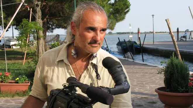 Coltro Interpress Venezia, 18.07.2007.- Burano, Piazza Galluppi, si inizia a girare il film "settanta"Nella foto il regista di Marco Curreri.-