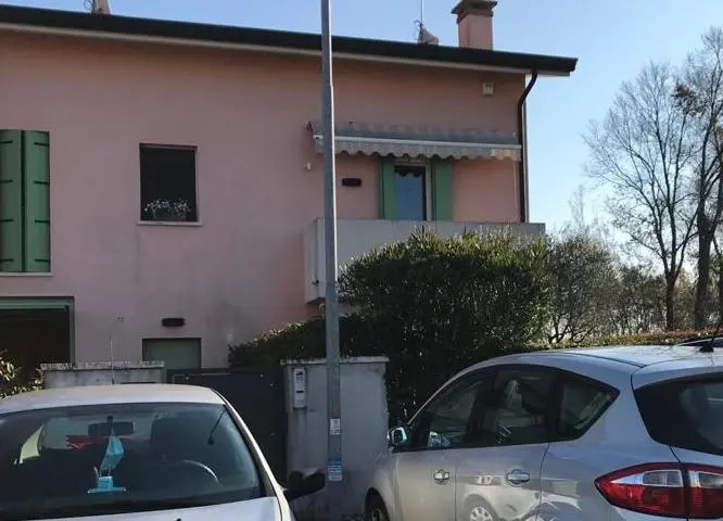 La villa al civico 153 di via Bevilacqua a Villanova di Camposampiero sede della Mediko Srl
