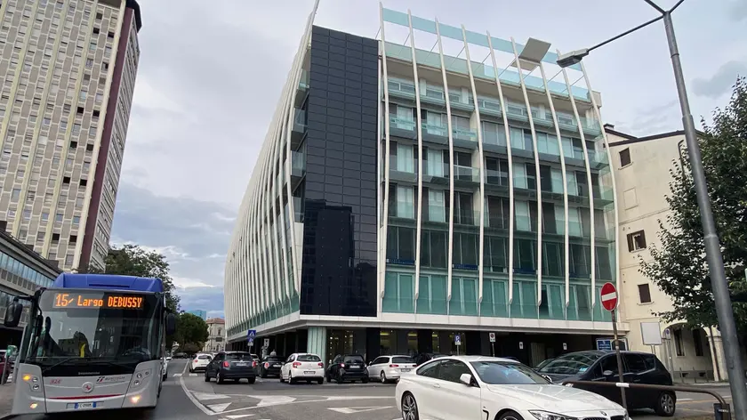 TOME -AGENZIA BIANCHI-PADOVA - PALAZZO DI VETRO LARGO EUROPA