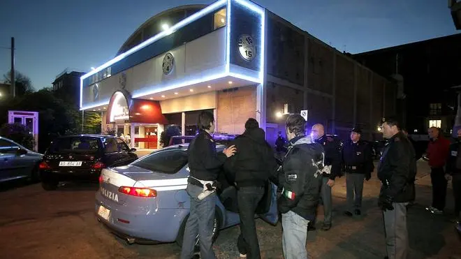 FERRO - BLITZ DELLA POLIZIA ZONA BINGO ARCELLA