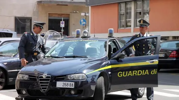 Una pattuglia della Guardia di finanza