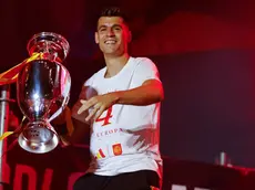 epa11480645 Spain's national soccer team captain Alvaro Morata celebrates the UEFA EURO 2024 victory at the Cibeles square in Madrid, Spain, 15 July 2024. Spain defeated England by 2-1 in the final of the 2024 European Championship in Germany on 14 July 2024. EPA/JP GANDUL