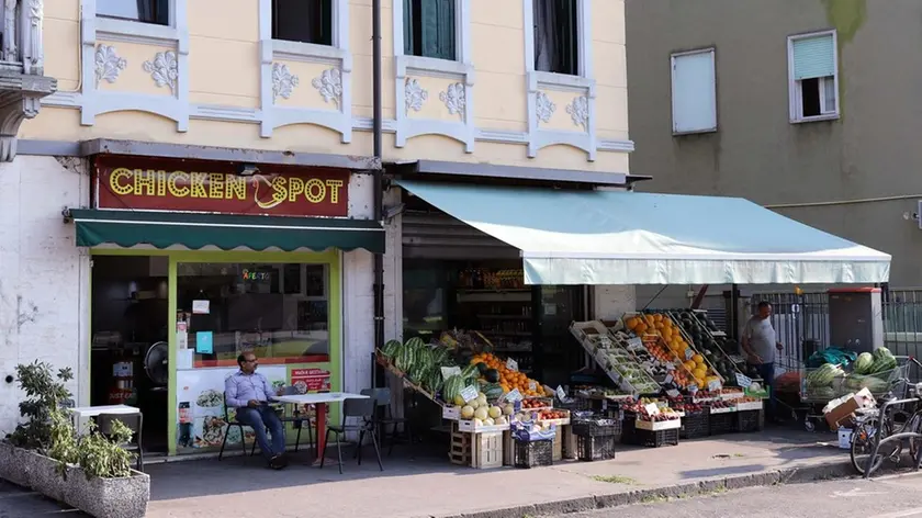 BASCHIERI - AGENZIA BIANCHI - PADOVA - CHICKEN SPOT E FRUTTIVENDOLO