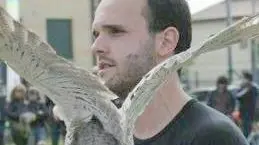Alberto Lideo con un rapace