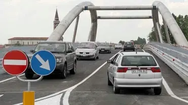 IL PONTE DI CORTE Contro la ditta causa intentata della Provincia