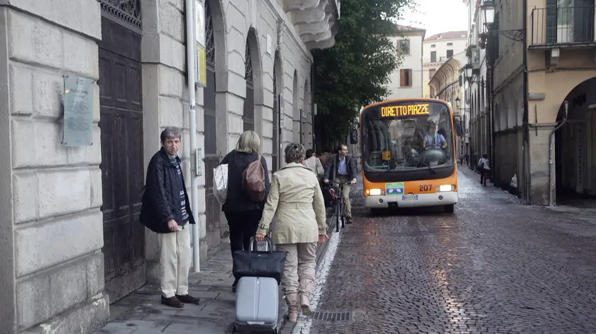 MALAGOLI - MINIBUS PIAZZE.