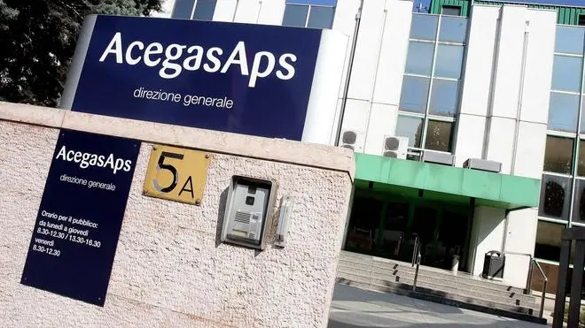 FUSIONE ACEGASAPS. NUOVO ALLARME La sede Safilo Sopra Roberto Vedovotto