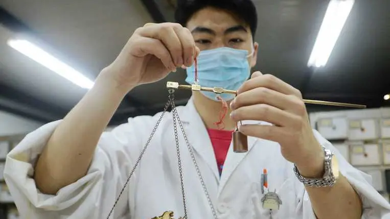 02/11/2016 Yangzhou, medicina tradizionale cinese, preparazioni di nuovi farmaci di prevenzione per l'influenza