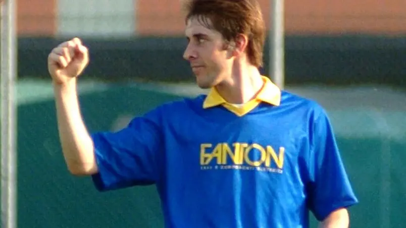 Edel Partita Conselve (Blu) - Monselice. Marzola alza il pugno dopo aver segnato il 3-0. Sport