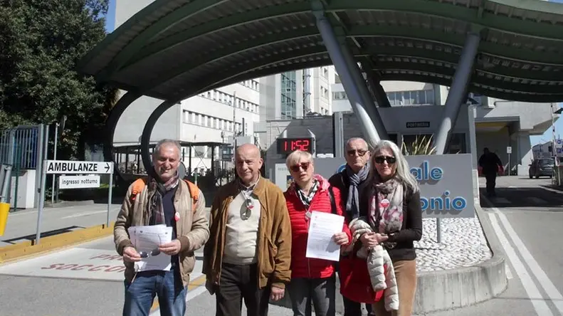 LIVIERI - AGENZIA BIANCHI - PADOVA - SIT IN DAVANTI OSPEDALE SANT'ANTONIO