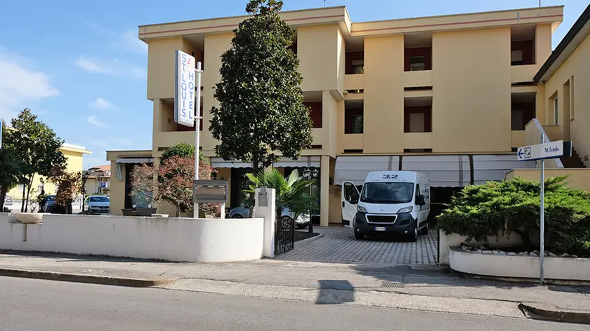 BELLUCO-FOTOPIRAN-ABANO TERME-CHIUSURA HOTEL ST.LOUIS