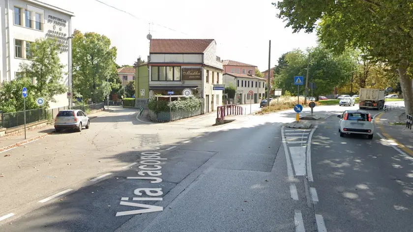 L'incrocio dove è avvenuto l'incidente tra moto e corriera di linea