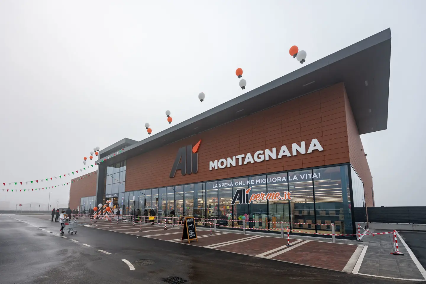 Montagnana (PD), 21 gennaio 2021. Inaugurazione Supermercato Ali a Montagnana. Nella Foto: esterno del nuovo Alì di Montagnana