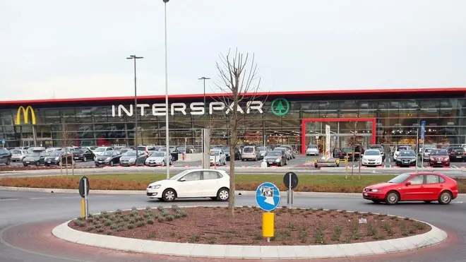 SCURA - ROTONDA DAVANTI A SUPERMERCATO EX SAIMP