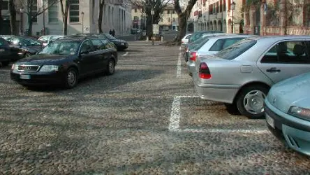 Il parcheggio in piazza Capitaniato a Padova