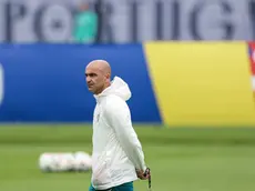 epa11415980 Portugal head coach Roberto Martinez participates in a training session of the team in Harsewinkel, Germany, 16 June 2024. The Portuguese national soccer team is based in Marienfeld, Harsewinkel during the UEFA EURO 2024. EPA/MIGUEL A. LOPES