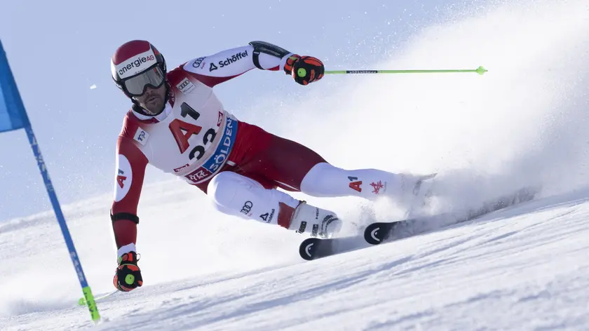 epa11686440 Vincent Kriechmayr of Austria in action during the first run of the Men's Giant Slalom race of the FIS Alpine Skiing World Cup season opener on the Rettenbach glacier, in Soelden, Austria, 27 October 2024. EPA/JEAN-CHRISTOPHE BOTT
