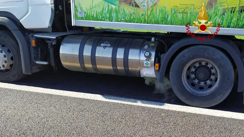 Il camion e la perdita di gas
