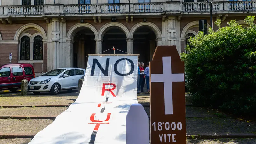 BELLUCO-AGENZIA BIANCHI-PADOVA-MANIFESTAZIONE CONTRO IL CEMENTIFICIO DI MONSELICE IN PIAZZA ANTENORE