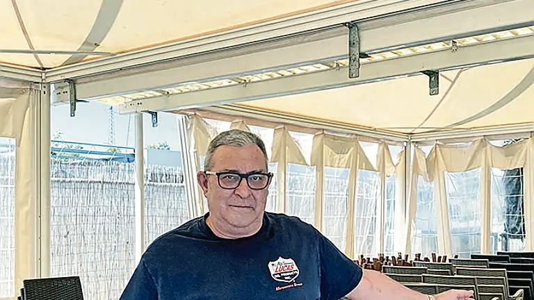 Il ristoratore Roberto Mason indica la struttura vuota