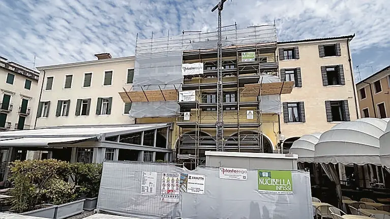 Il cantiere di una ristruttuazione in città