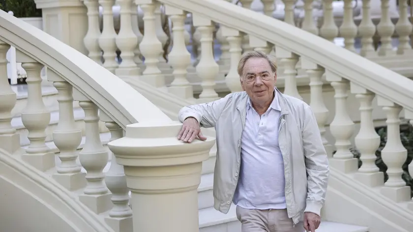 epa10037322 British composer Andrew Lloyd Webber poses during an interview with Spanish International News Agency Agencia EFE in Madrid, Spain, 27 June 2022. Lloyd Webber and Spanish actor Antonio Banderas presented their project 'Friends Forever,' with which they want to produce musicals for Spanish-speaking countries. EPA/Emilio Naranjo