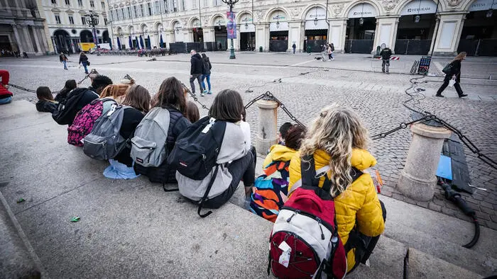 Studenti in gita scolastica (Ansa)