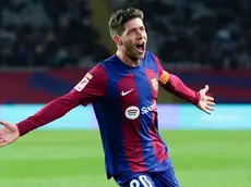 epa11039065 Barcelona's midfielder Sergi Roberto celebrates after scoring the 2-1 during the Spanish LaLiga soccer match between FC Barcelona and UD Almeria at Montjuic Olympic Stadium in Barcelona, Catalonia, Spain, 20 December 2023. EPA/Alejandro Garcia