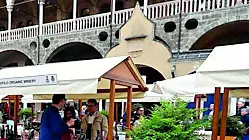 Stand delle eccellenze in piazza