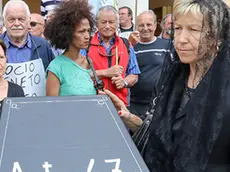 Il "funerale" nell'anniversario della liquidazione di Veneto Banca