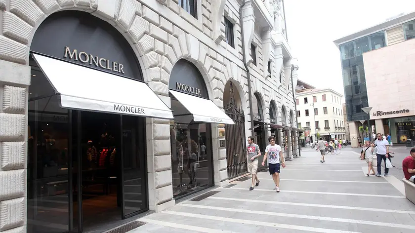BARSOTTI - NUOVI NEGOZI VIA SANTA LUCIA - MONCLER